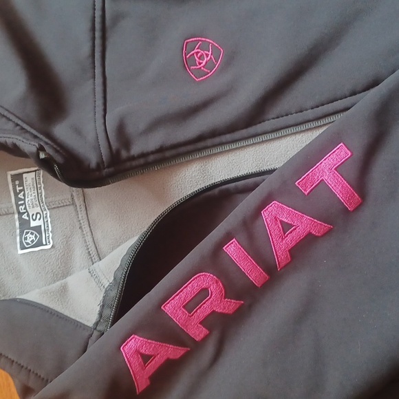 Ariat Women's Black With Pink Softshell Jacket - Picture 4 of 6